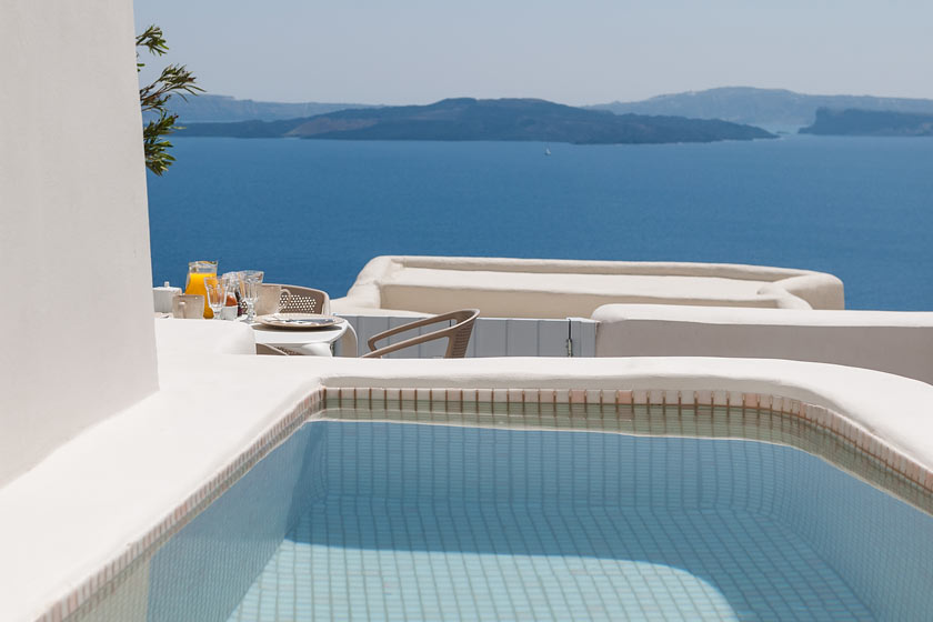 Villa Armonia  – the perfect accommodation for your vacations in Santorini (up to 5 persons)