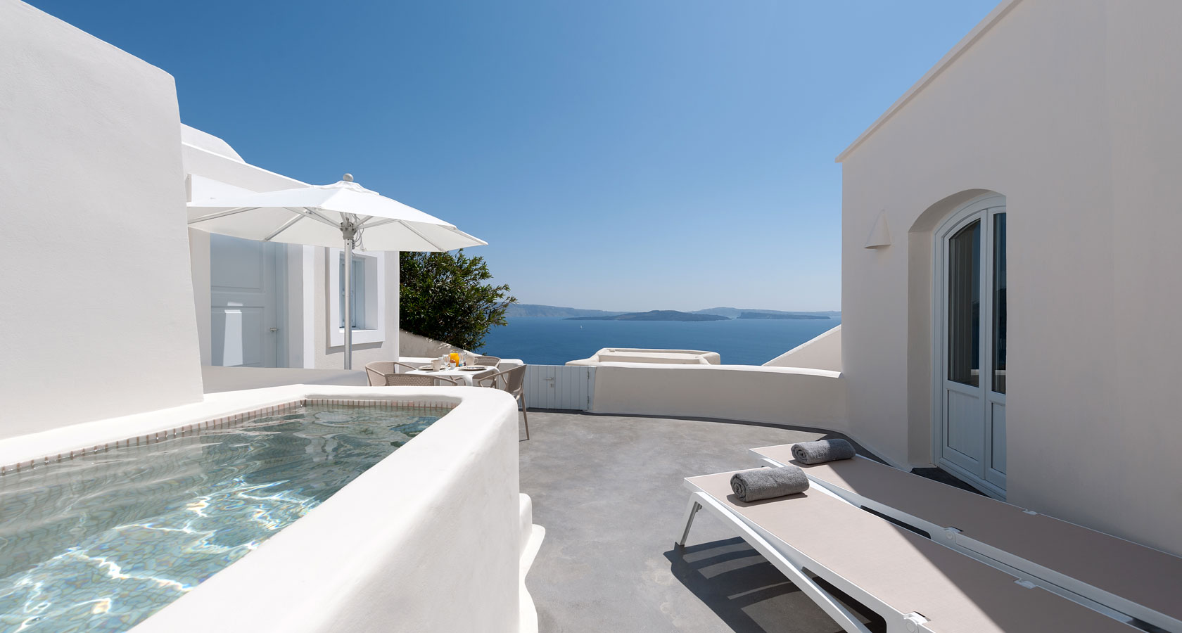 The facilities of Anemomilos private villas in Oia Santorini